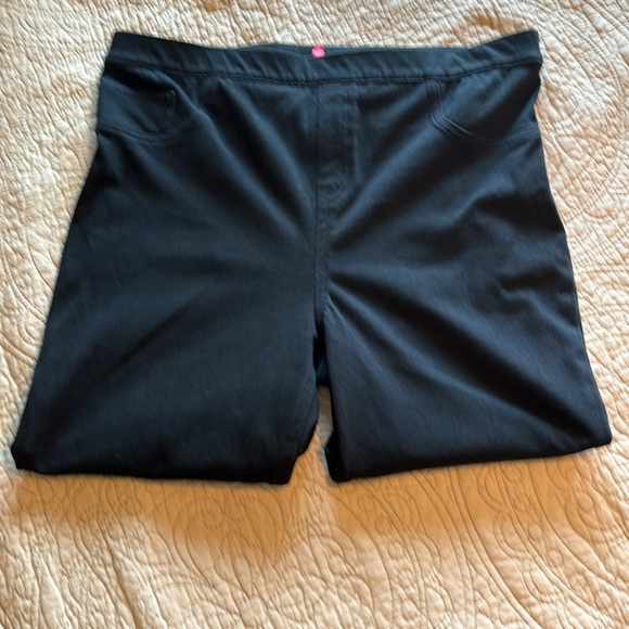 SPANX Pull-On Capri Jeans - Picture 4 of 11